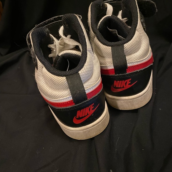 Kids Nikes good condition - Picture 4 of 5